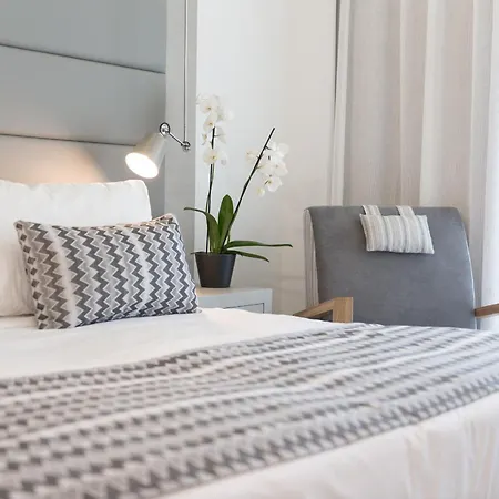 Otel Glaros 4*